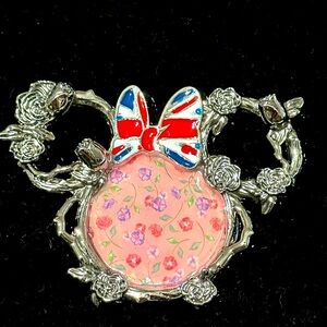 Minnie mouse magnet with Bow silver red white blue and flower patterns NWT